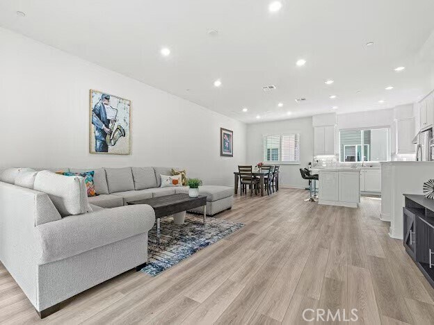 Building Photo - 352 Tank