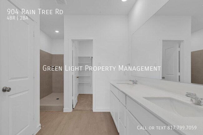 Building Photo - 904 Raintree Rd