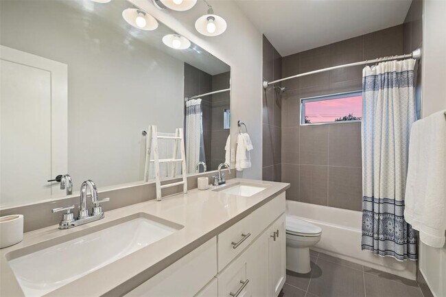 Building Photo - 22218 Briarcliff Dr