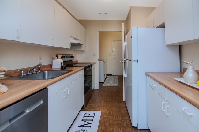 Building Photo - 609 Watersedge Dr