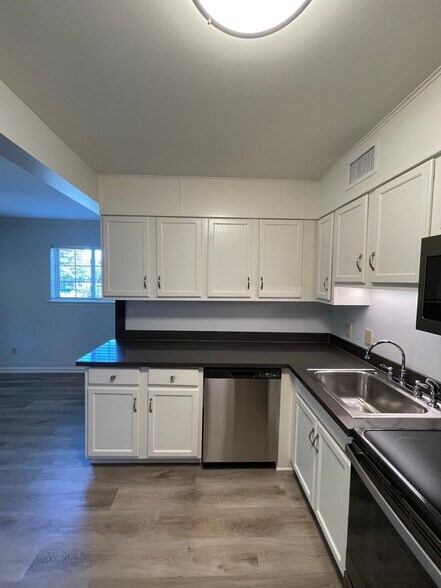 Building Photo - 2200 S Louisiana St