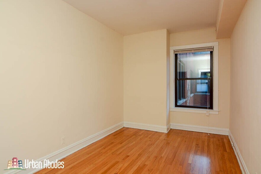 Building Photo - 3522 N Racine Ave