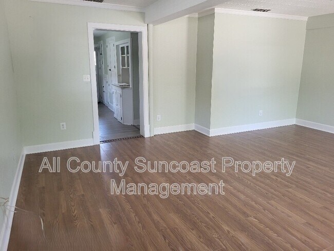 Building Photo - 905 Lotus Path