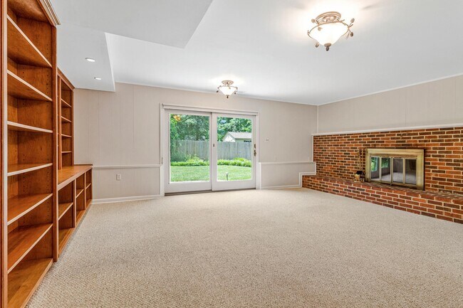 Building Photo - 4601 Wood Dr