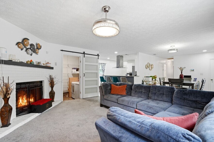 Building Photo - 405 King Arthur Ct