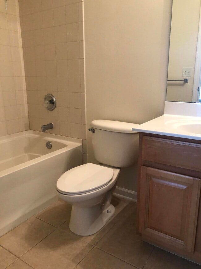 Building Photo - 1521 Fieldview Dr