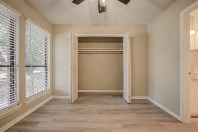 Building Photo - 306 Corral Ln