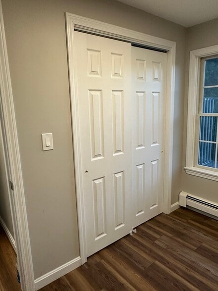 Building Photo - 1183 Kingstown Rd