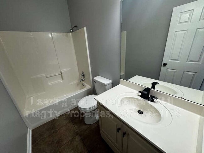 Building Photo - 201 Pavilion St