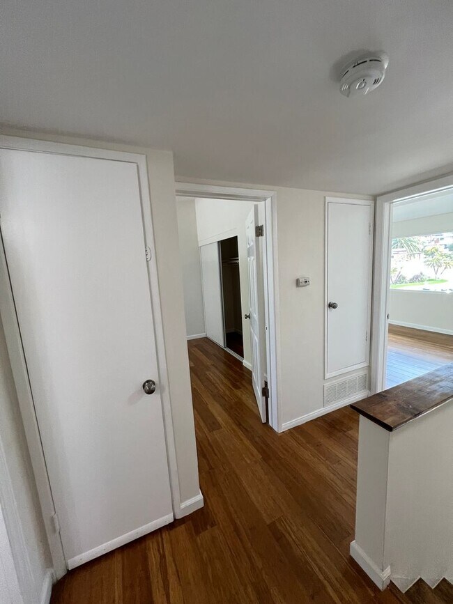 Building Photo - SHORECREST4112-4116