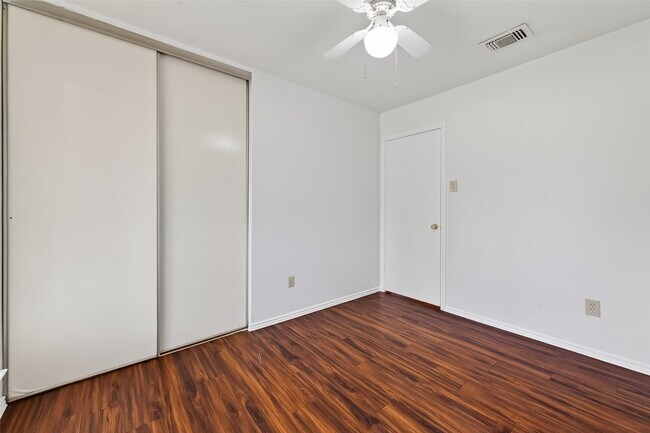 Building Photo - 9131 Goodmeadow Dr