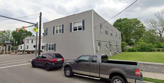 Building Photo - 302 W Vine St