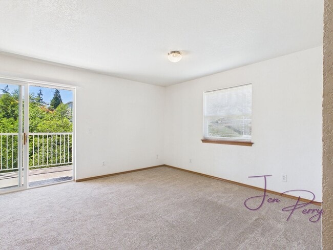 Building Photo - 5747 Fallbrook Ln