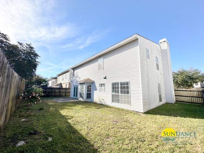 Building Photo - Stunning 4 Bedroom Mary Esther Home, minut...