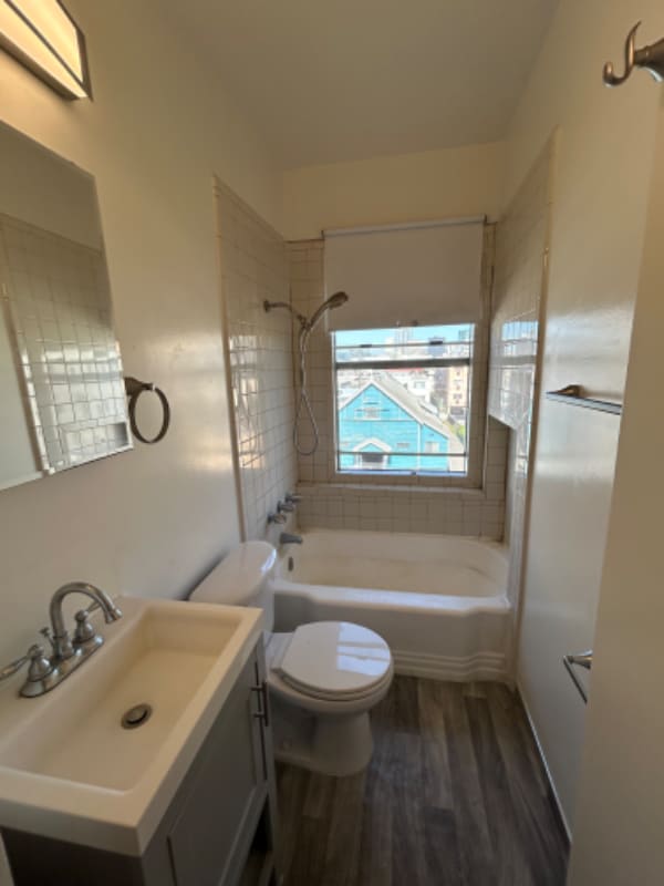 Building Photo - 836 S Park View St