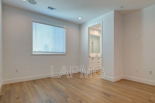 Building Photo - 4507 Saturn St