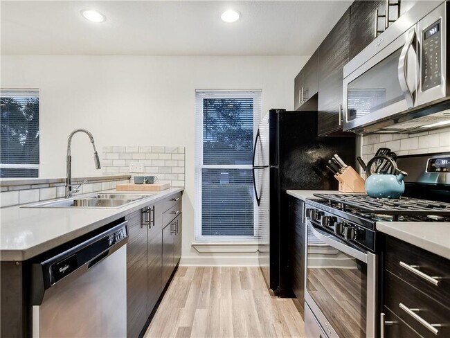 Building Photo - 1106 Neans Dr