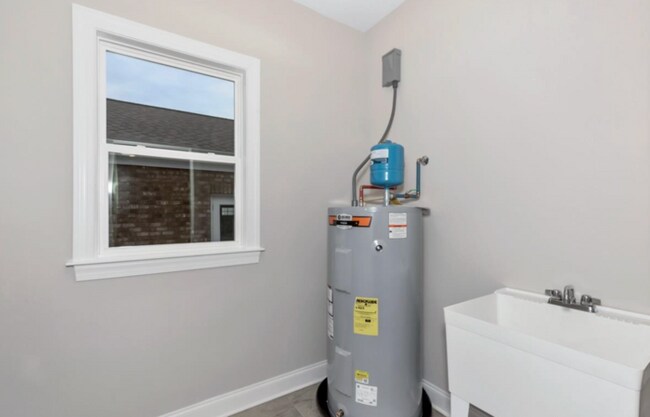 Building Photo - Pre-leasing for an April Move in-TOWN MADISON