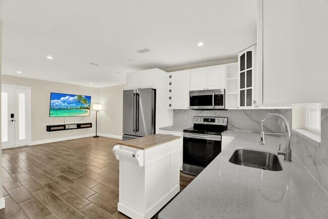 Building Photo - 1910 E Wilder Ave