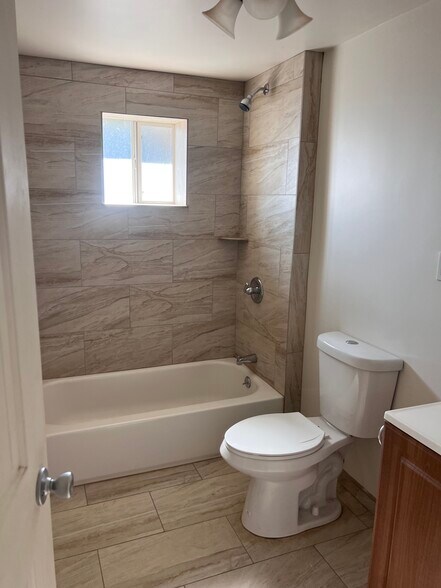 Building Photo - 507 La Joya St