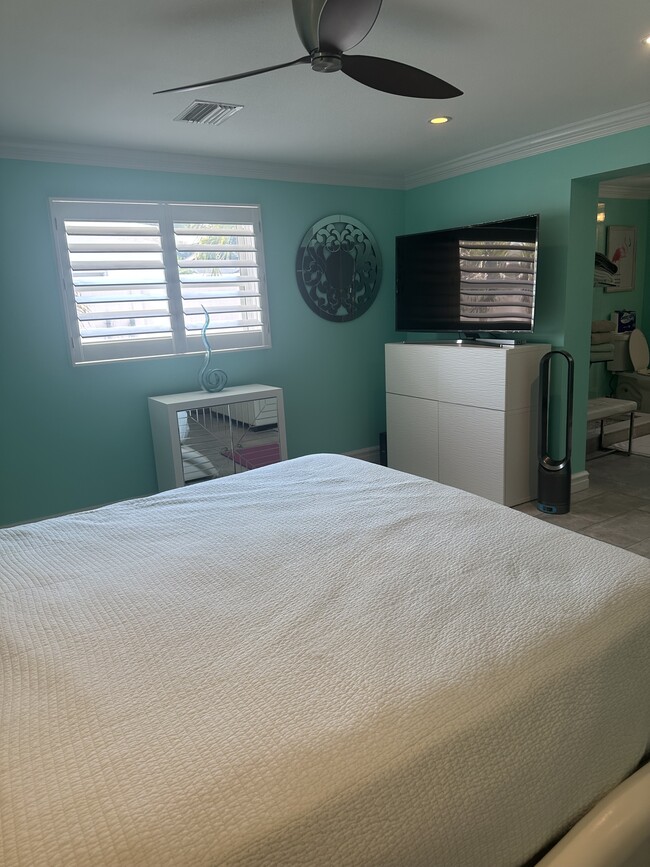 Building Photo - 7020 Mango Ave S