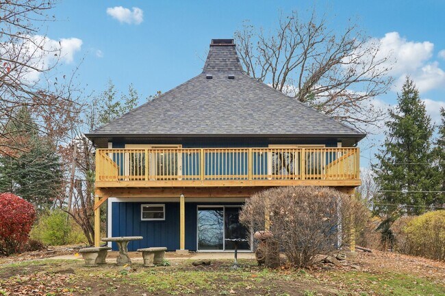 Building Photo - 23460 W N Lakewood Ln