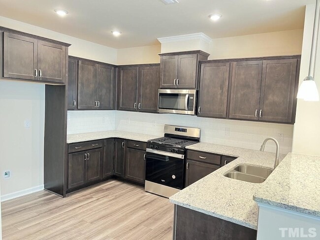 Building Photo - 3 Bedroom 2.5 Double Garage Townhome for Rent