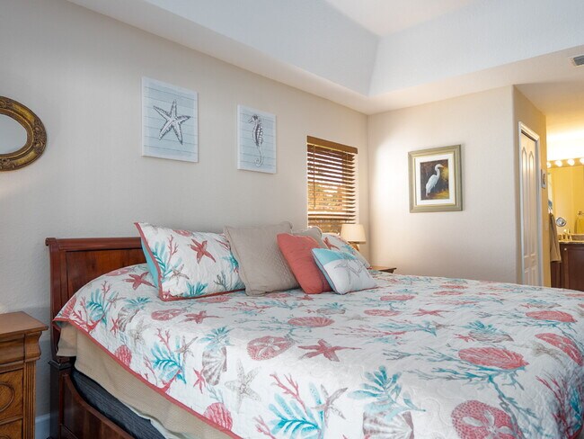 Building Photo - Move in with Zero Deposit! Turnkey Furnish...