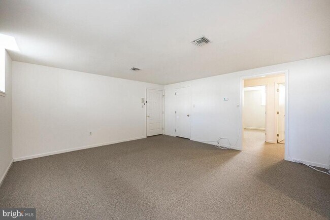 Building Photo - 3183 Main St.