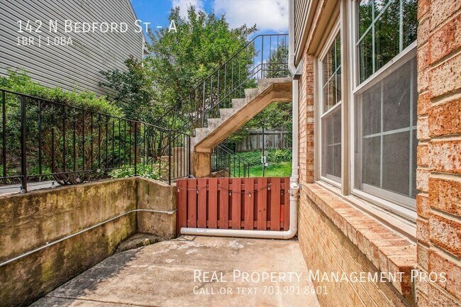 Building Photo - 142 N Bedford St