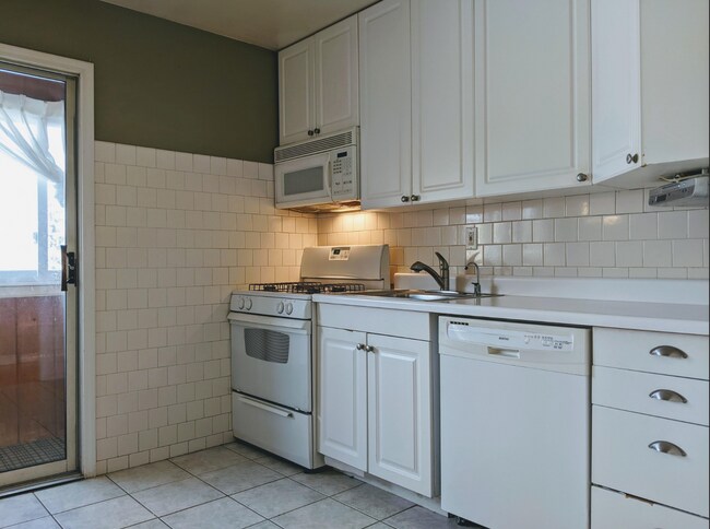 Building Photo - 4447 N Melvina Ave