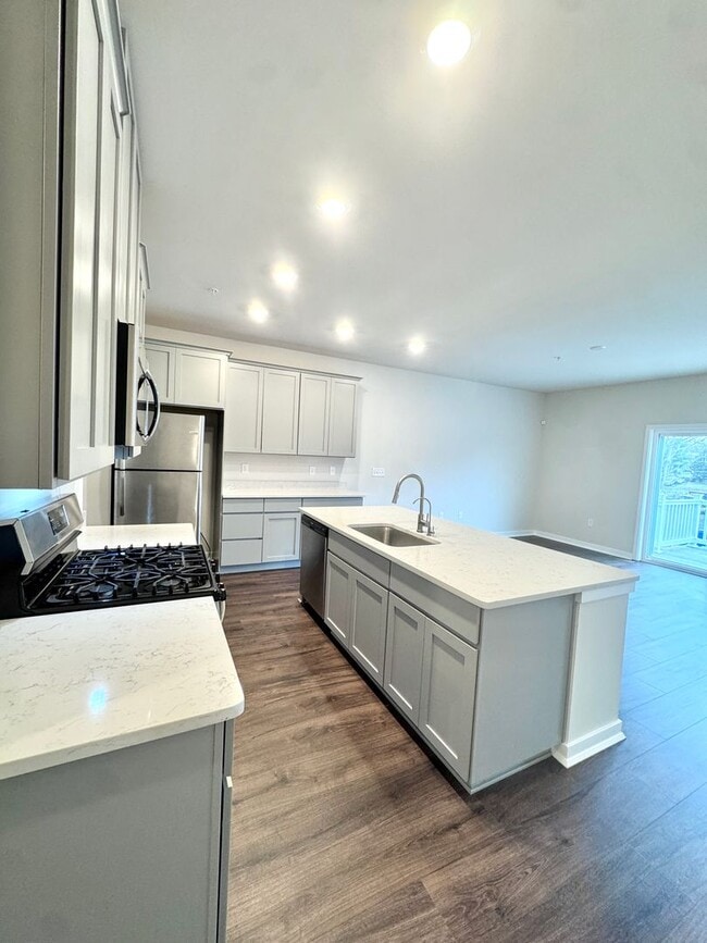 Building Photo - THREE BEDROOM/2.5 BATH TOWNHOME in Southern Lehigh School District