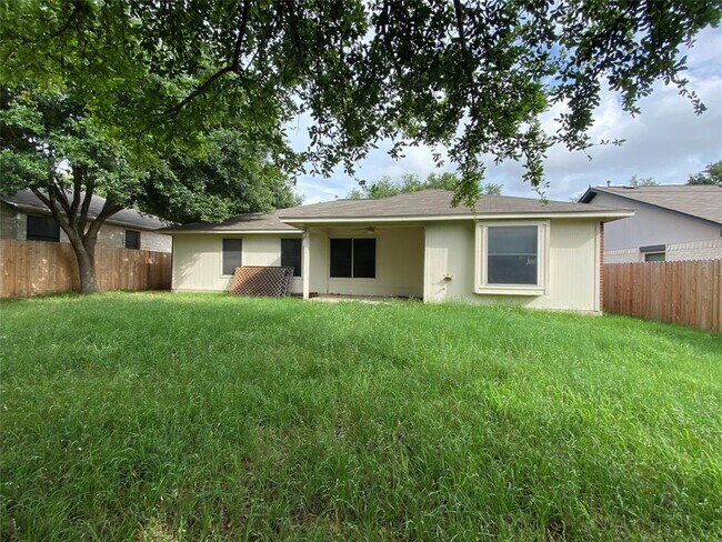 Building Photo - 2402 Hallie Ln