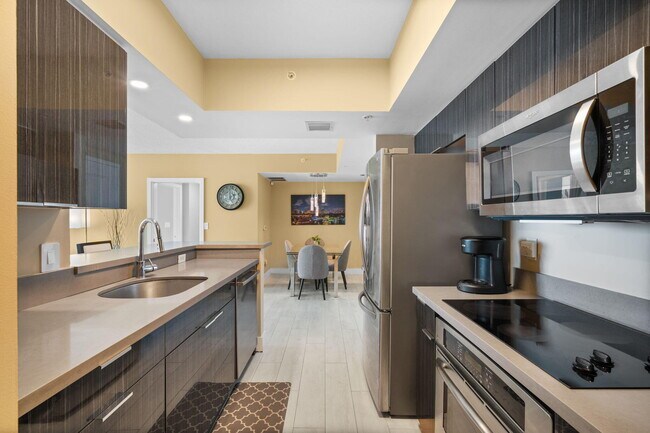 Building Photo - 347 N New River Dr E