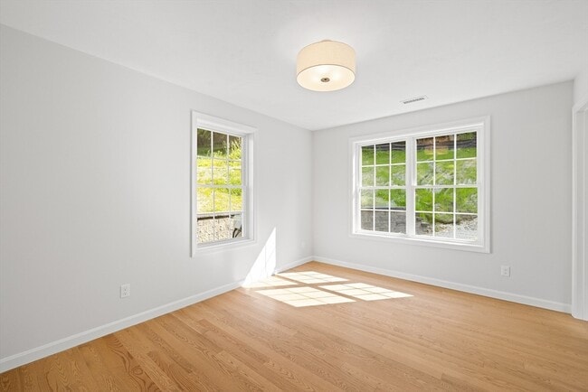 Building Photo - 47 Brookfield Rd