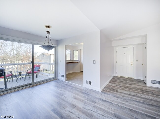 Building Photo - 7 Dunbar Ct