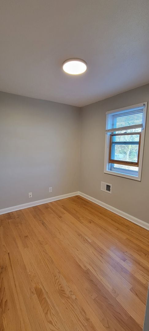 Building Photo - Dundee 4 bed 2 bath 3 car garage