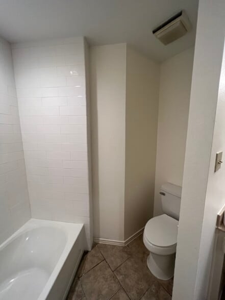 Building Photo - 1218 Saint John Loop