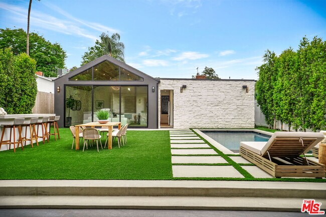 Building Photo - 15602 Morrison St