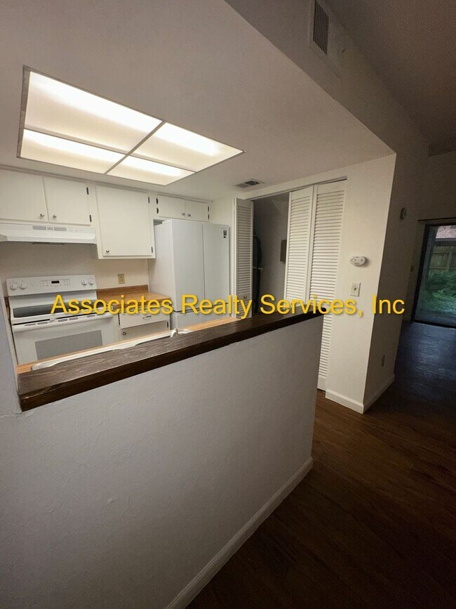 Building Photo - Charming 2 Bedroom, 2 Bath Home Near Veteran’s Park – A Must See!