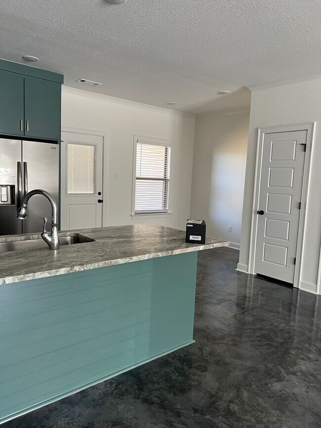 Building Photo - Available January