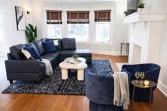 Building Photo - 1501 E 105th St