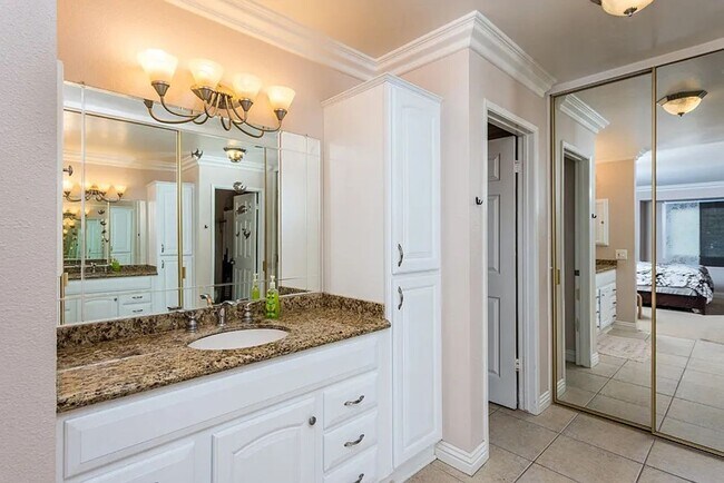 Building Photo - 4BR/3.5BA Home In Encinitas! Pet Friendly!