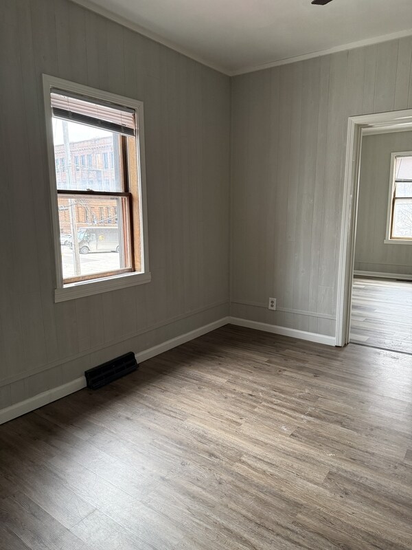 Building Photo - 310 1/2 Western Ave.