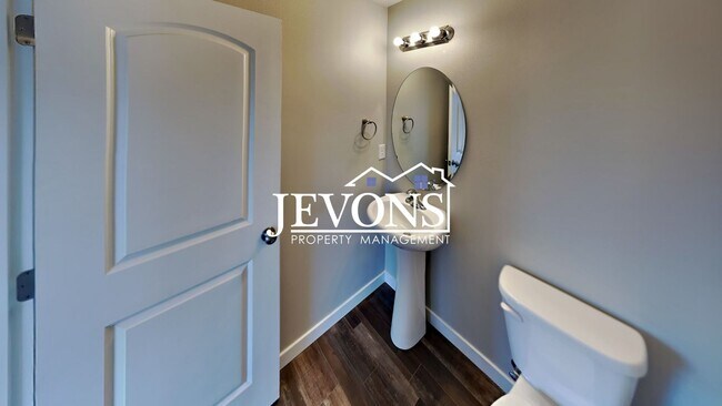 Building Photo - $500 Off on the First Month!! Enchanting 2020-built single-family home in Yakima