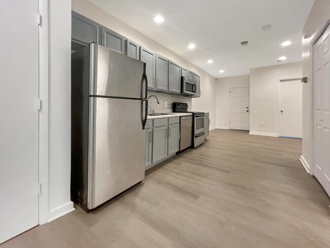 Building Photo - 1717 Trinidad Ave NE