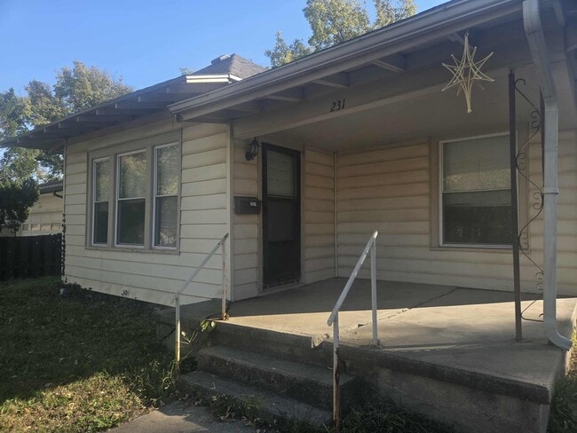 Building Photo - Spacious Home with large back yard!