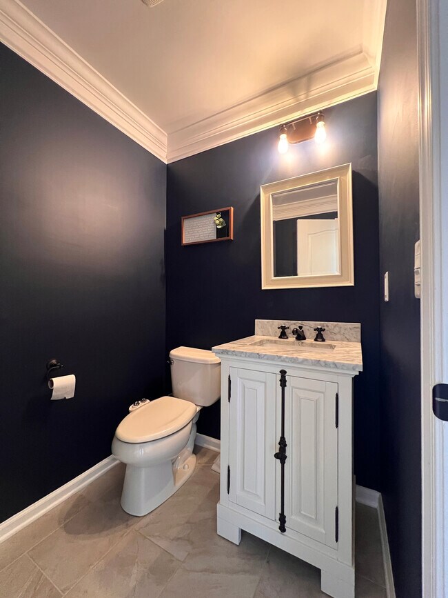 Building Photo - 4170 Bunker Hill Dr N