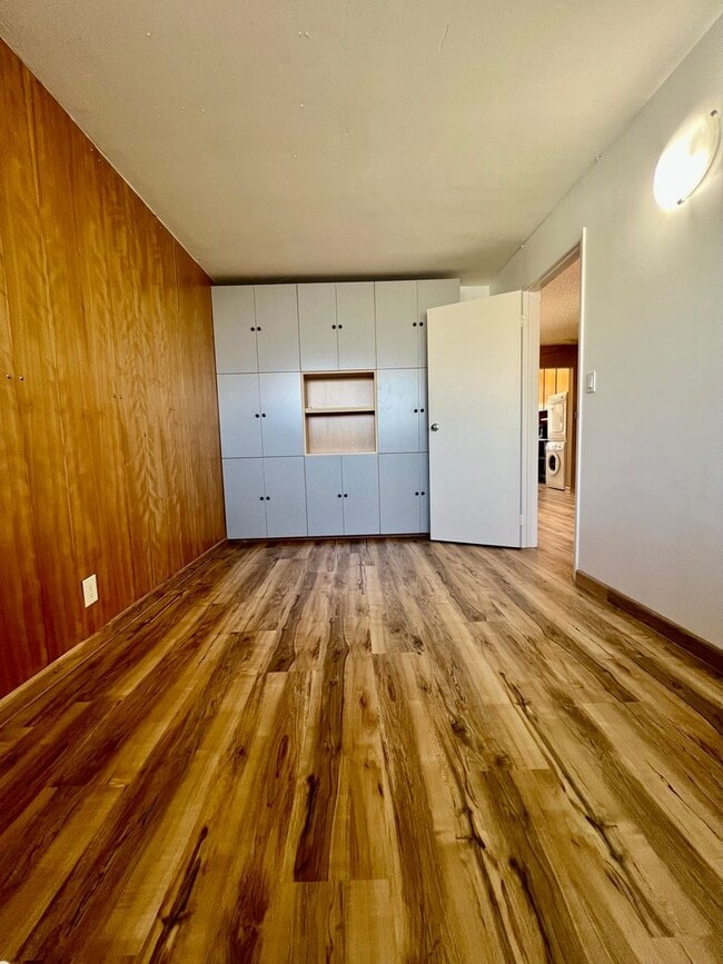 Building Photo - Charming 1/1/1 Ground Floor Unit with Lanai & Yard