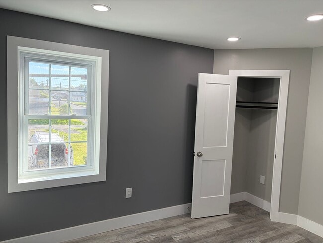 Building Photo - Fully Renovated 2 Bed 1 Bath Townhouse Style Row Home Now Available